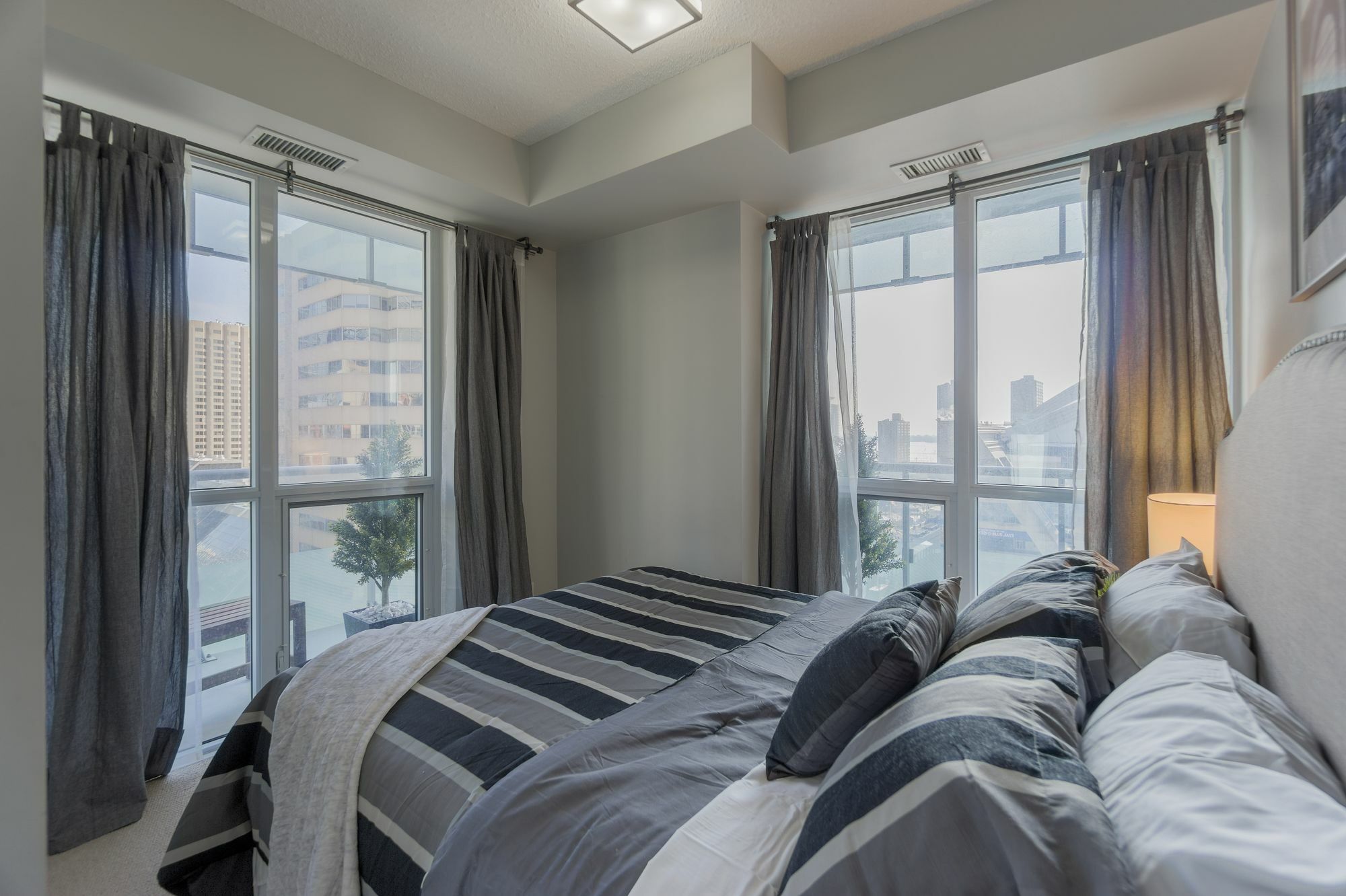 Diamond Suite Toronto Eksteriør bilde